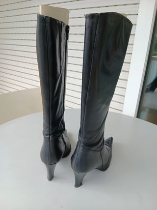 Botas altas negras punta fina