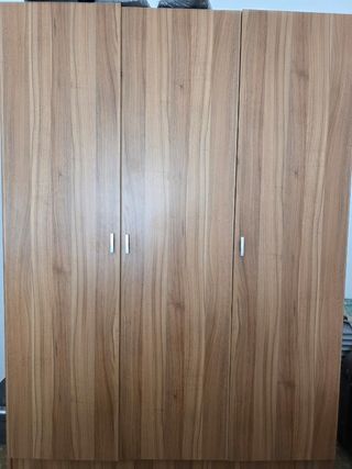 Armario 3 puertas madera (como nuevo)