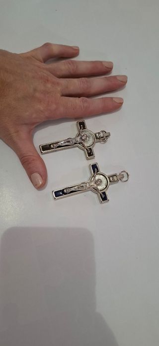 2 Croci in metallo con Gesù