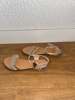 Sandalias doradas elegantes niña/mujer