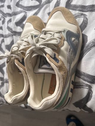 Zapatillas Beige y Blancas