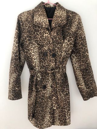 Trench corto estampado leopardo 1
