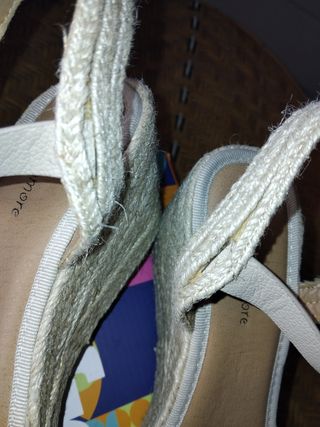 Sandalias cuña beige