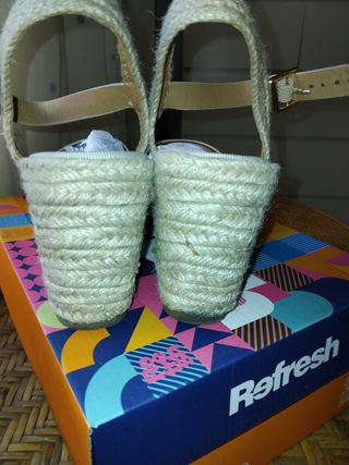 Sandalias cuña beige
