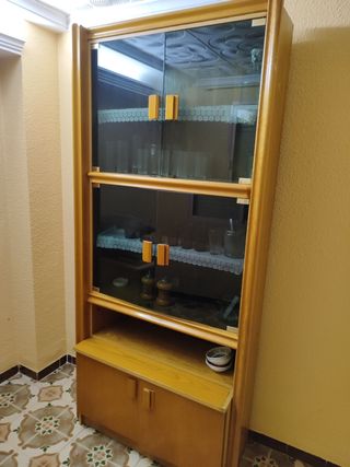 Mueble Vitrina Madera y Cristal