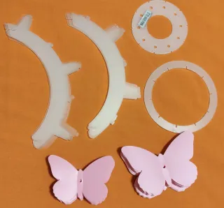 Dos Lámpara techo esfera y mariposa .