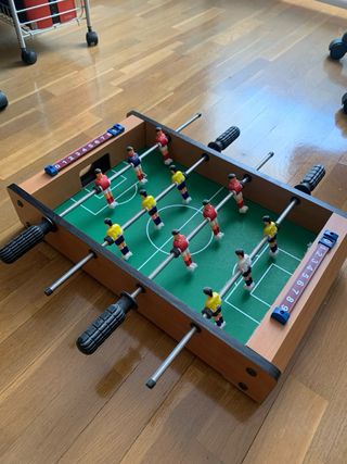 Futbolín de madera pequeño