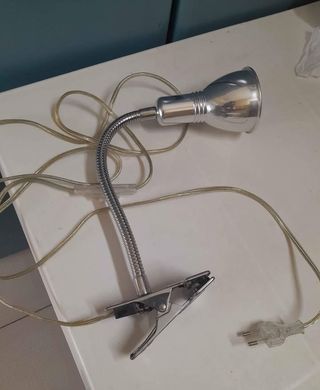 Lampada da tavolo con pinza