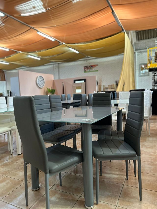 Conjunto de Mesa Com 6 Cadeiras Cinzentas - Novo