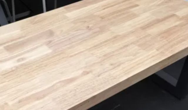 Mesa redonda y 4 sillas comedor