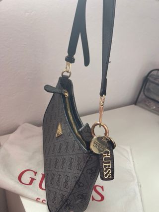 Bolso de hombro Guess gris