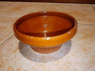 Tazón de barro antiguo para sopa