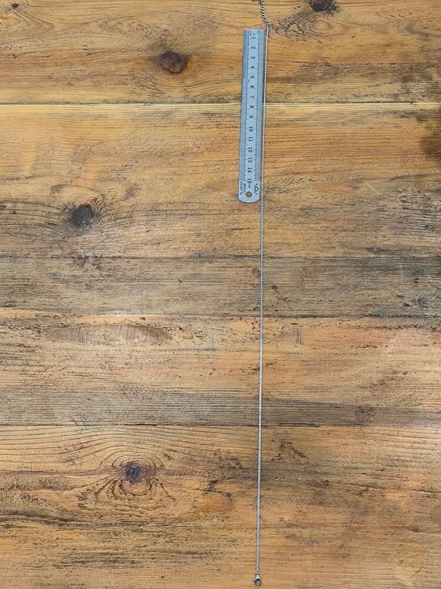 Cadena de acero plateada