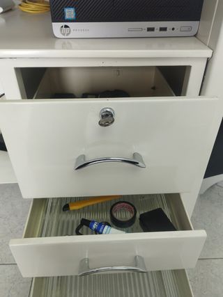Mesa de oficina con ruedas