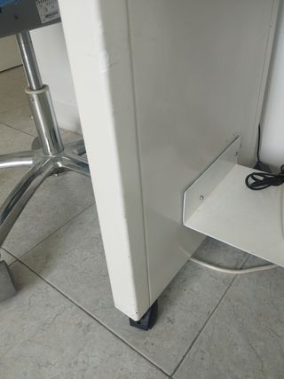 Mesa de oficina con ruedas