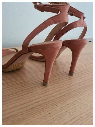 Sandalias color nude+negro n.37 Stradivarius