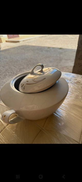 Zuppiera Tognana in porcellana con coperchio