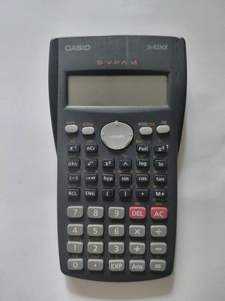 Calculadora Científica Casio fx-82MS