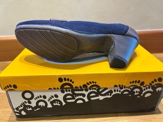 Zapatos de tacón azul marino y marrón talla 37