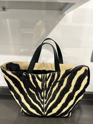 Bolso de rafia con estampado cebra