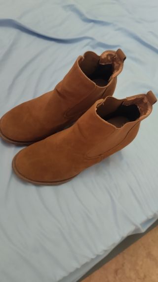 Botines de ante marrones