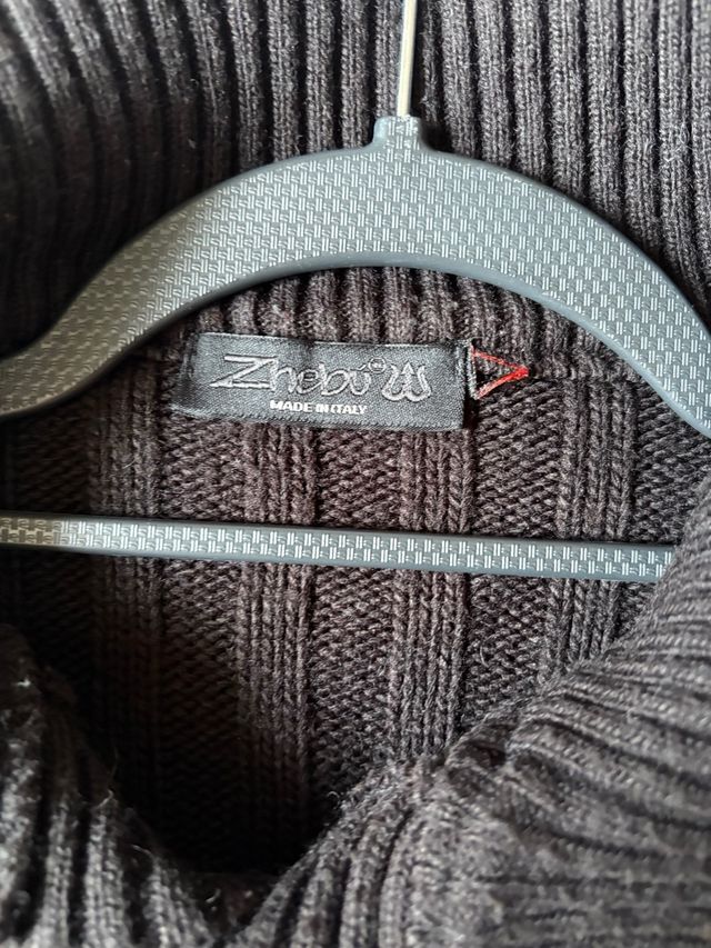 Maglione uomo nero con bottoni