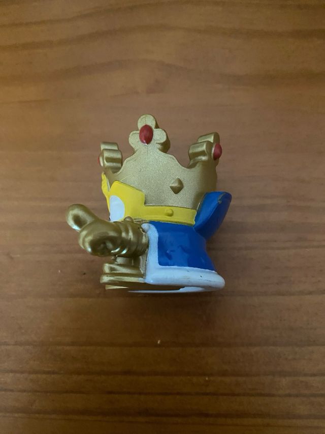 SuperZings Serie Big Figura Rey Dorado