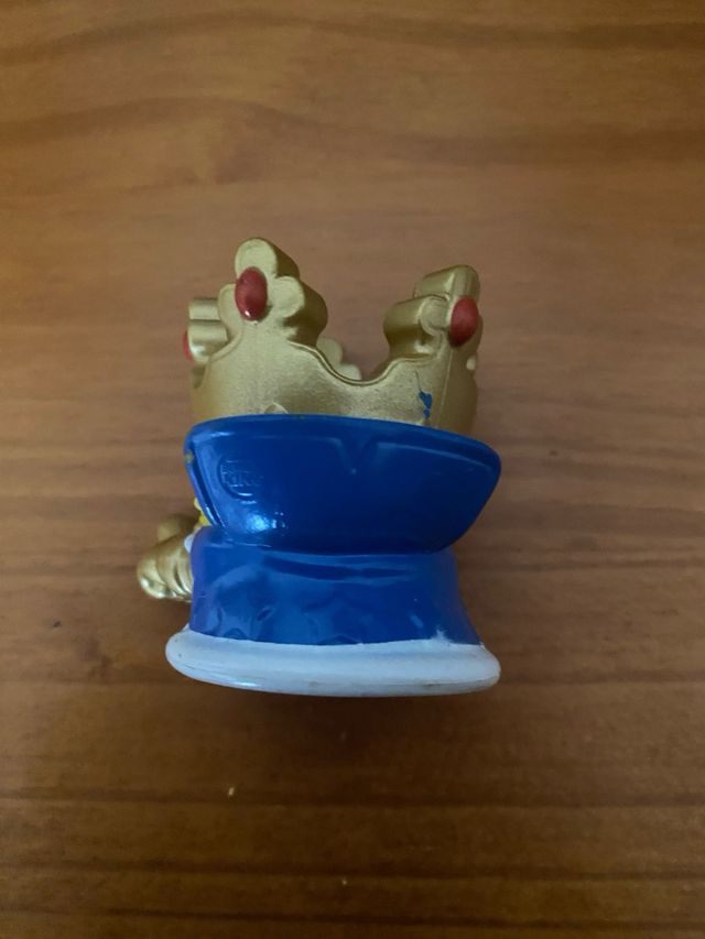 SuperZings Serie Big Figura Rey Dorado