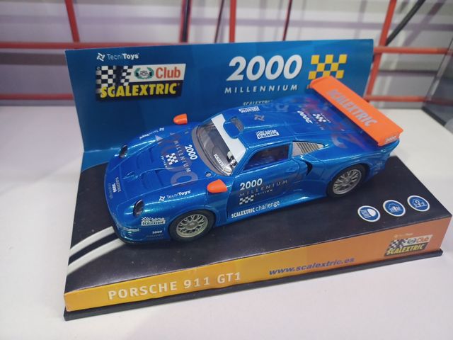 Scalextric Porsche 911 GT1 Millennium 2000