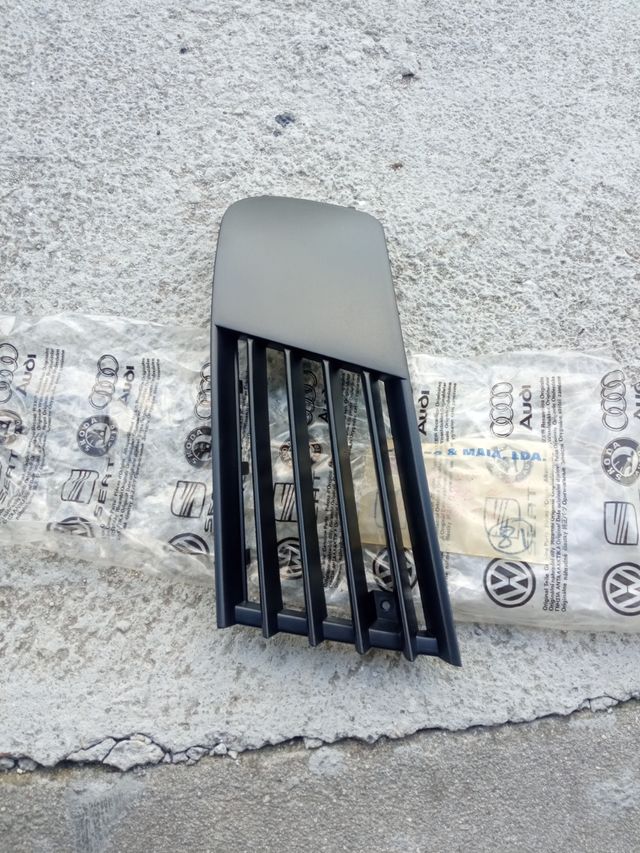 Rejilla delantera izquierda Seat Ibiza