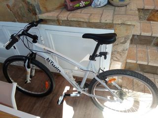 Bicicleta b'Twin RockRider como NUEVA