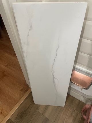Azulejo efecto mármol blanco