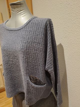 Jersey gris con bolsillos de lentejuelas
