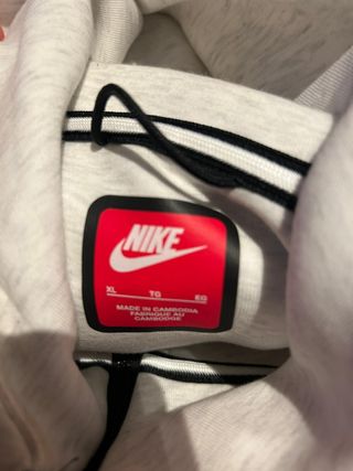 Chaqueta Nike Tech Gris