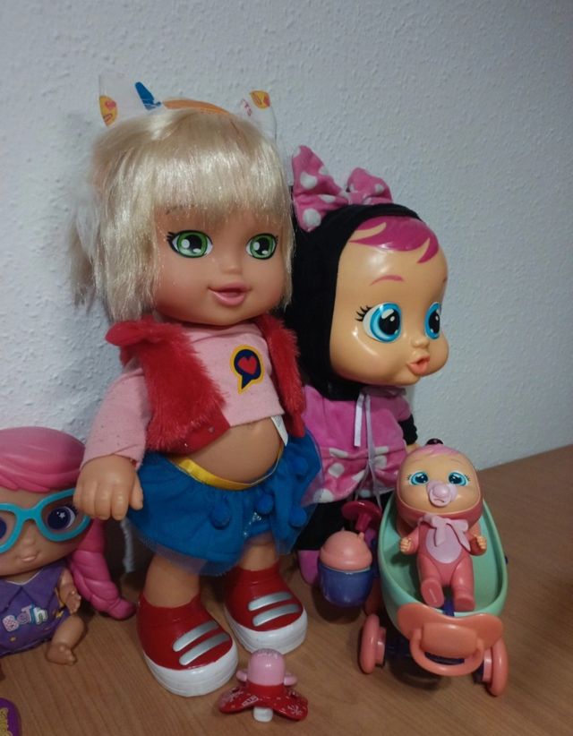 Lote de 5 muñecas de distintas colecciones