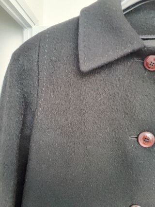 Abrigo de señora negro.