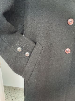 Abrigo de señora negro.
