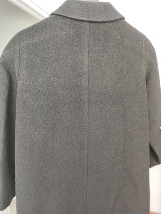 Abrigo de señora negro.