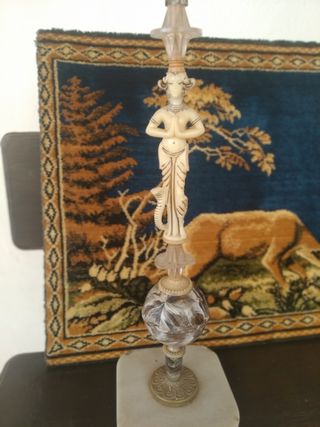 Lámpara de mesa decorativa antigua 