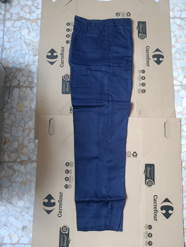 Calças de trabalho, camisas e casaco azul marinho