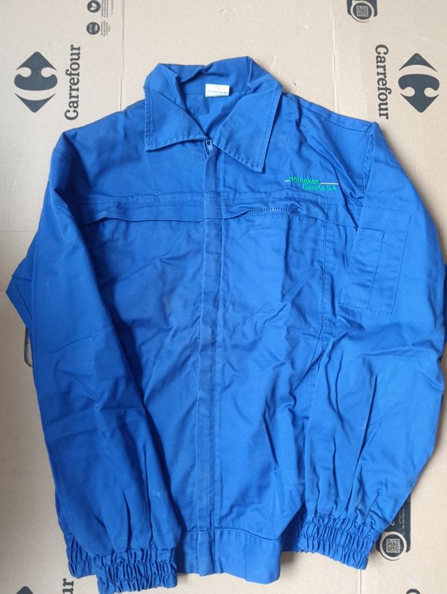 Calças de trabalho, camisas e casaco azul marinho