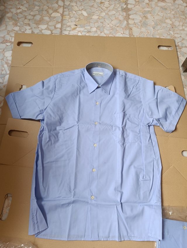 Calças de trabalho, camisas e casaco azul marinho