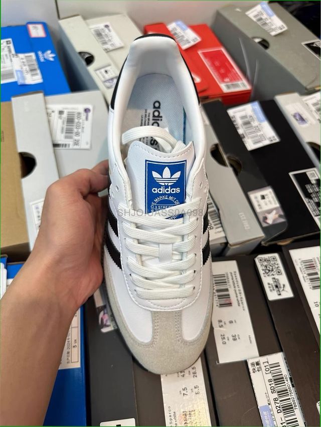 Zapatillas hombre gama acromática