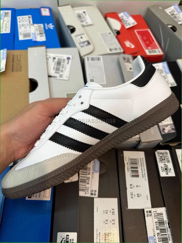 Zapatillas hombre gama acromática