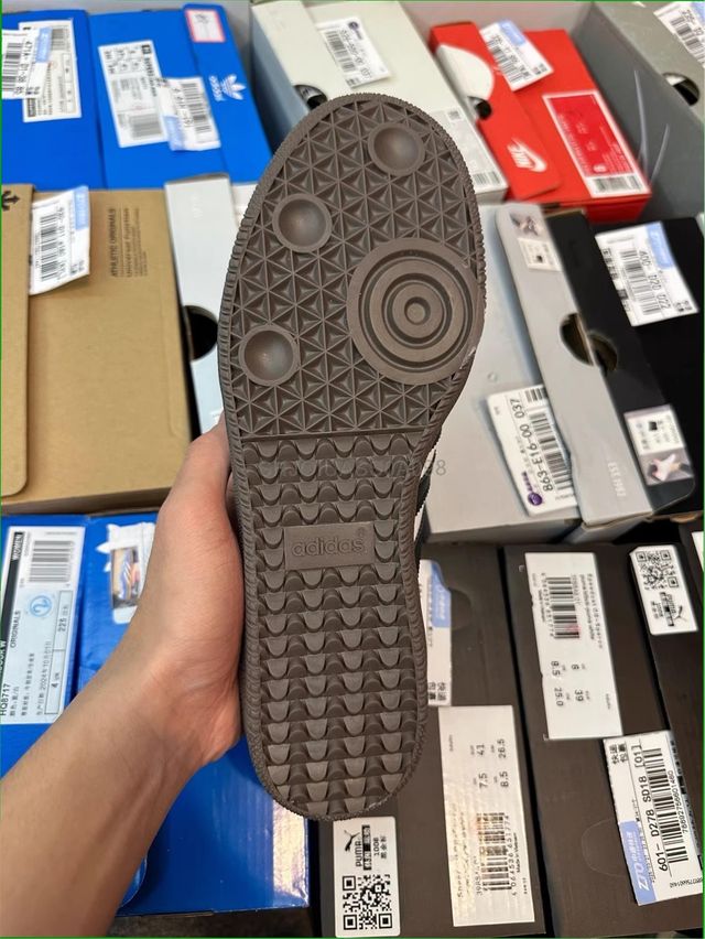 Zapatillas hombre gama acromática