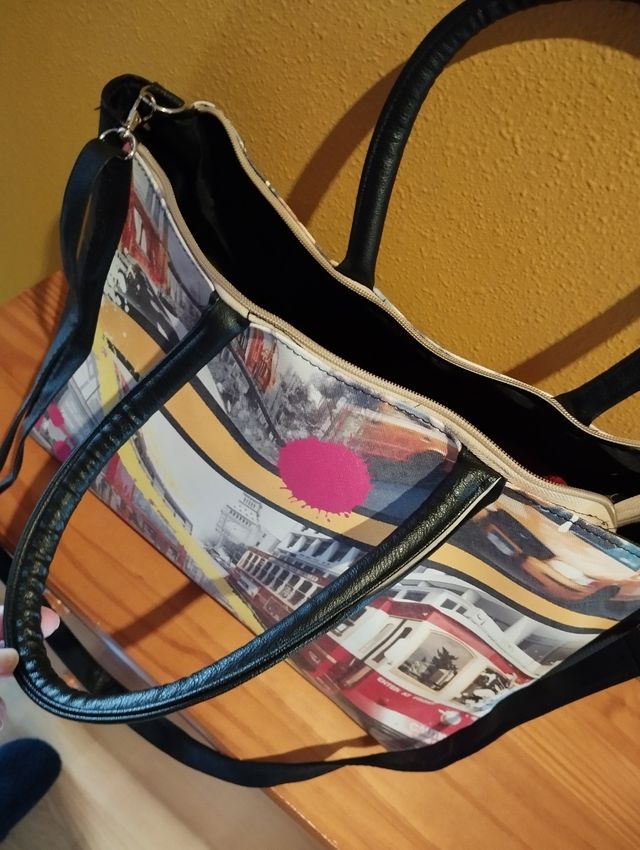 Bolso Multicolor con Diseño de Ciudad