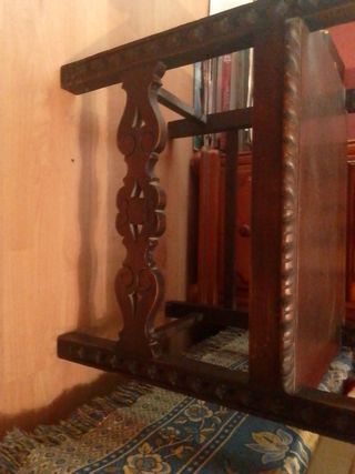 Sillon muy antiguo de madera maciza