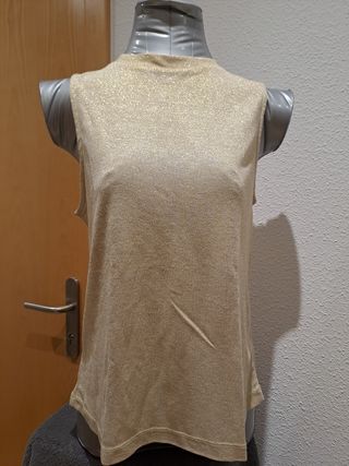 Camiseta sin mangas dorada brillante