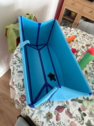Bañera Stokke plegable y dos jarras ducha regalo