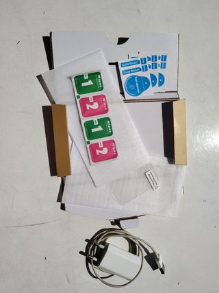 iPhone Negro con Cargador y Protector Pantalla